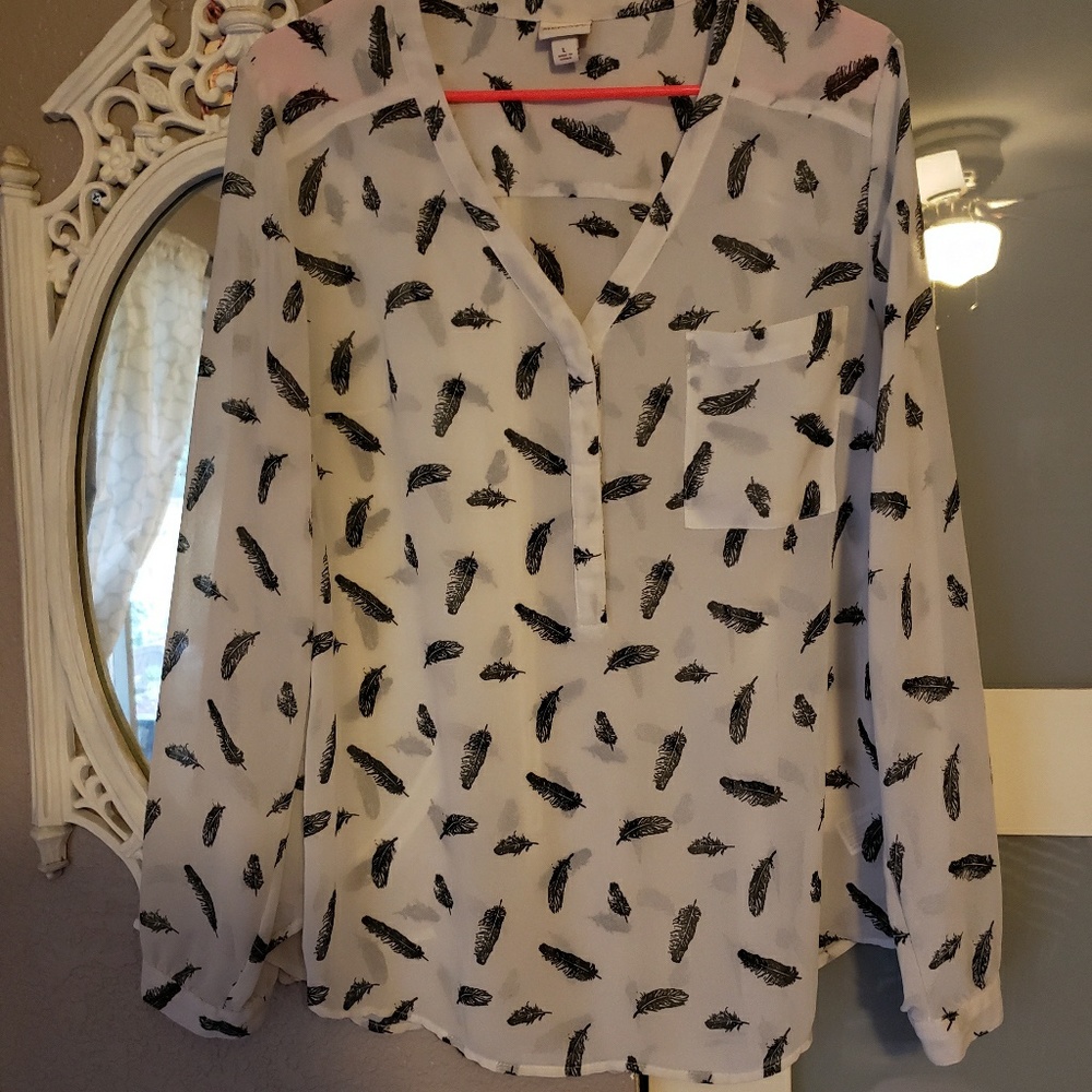 Merona Large White and Black feathers blouse